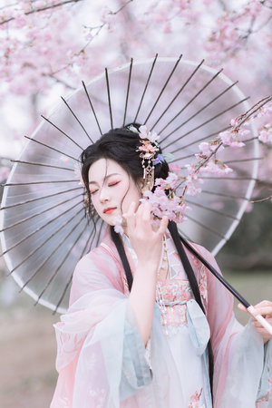 人妻被修空调在夫面侵犯